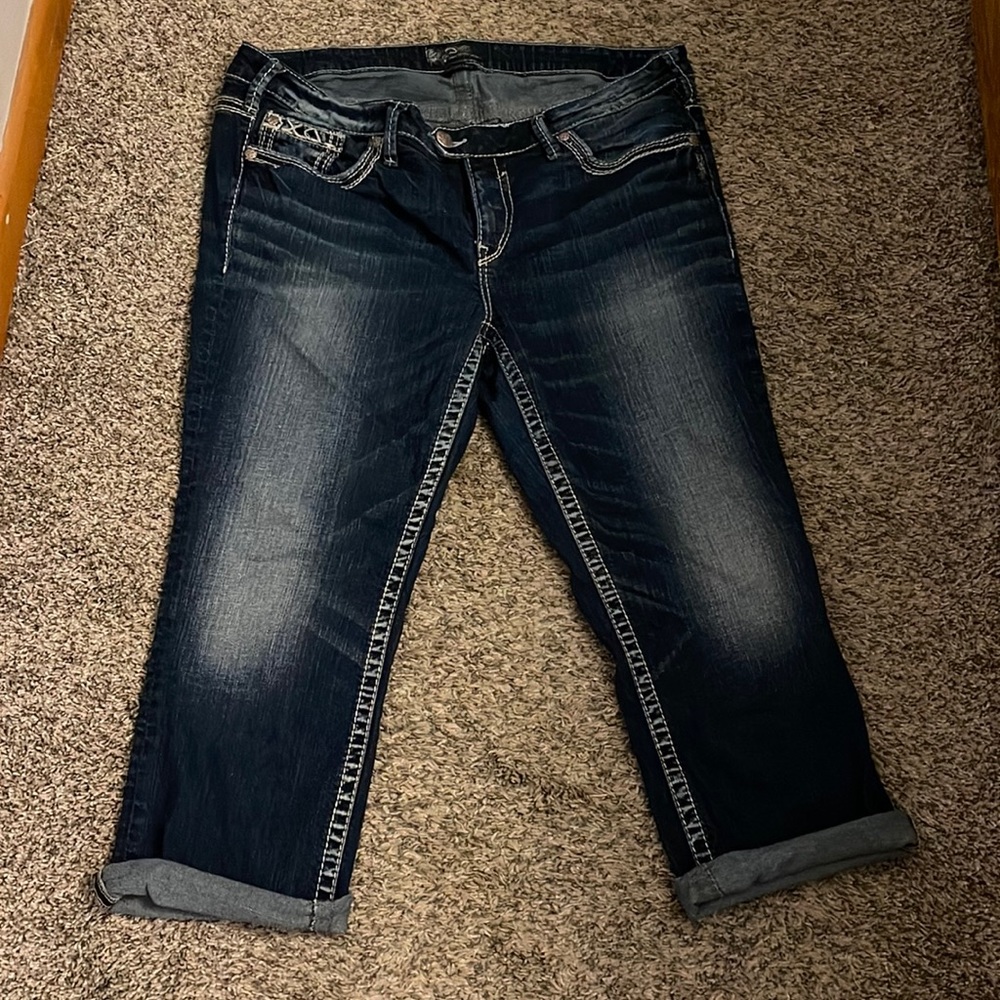 Silver jeans Tuesday capris in size 18